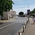 Zoe Split