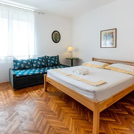 Zoe Split